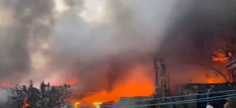 Fire guts commercial shops at Achimota Abofu