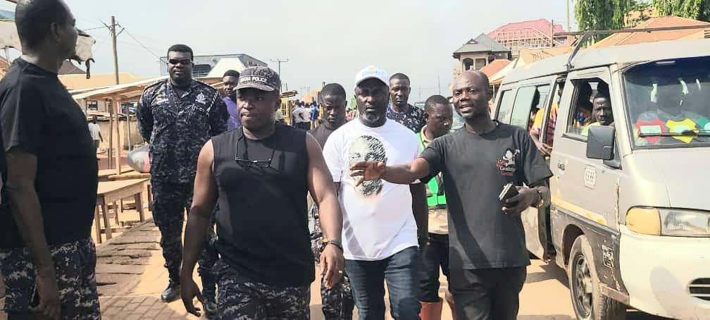 Hon. Raymond Nana Ebbah leads by example, cleans Wassa Japa